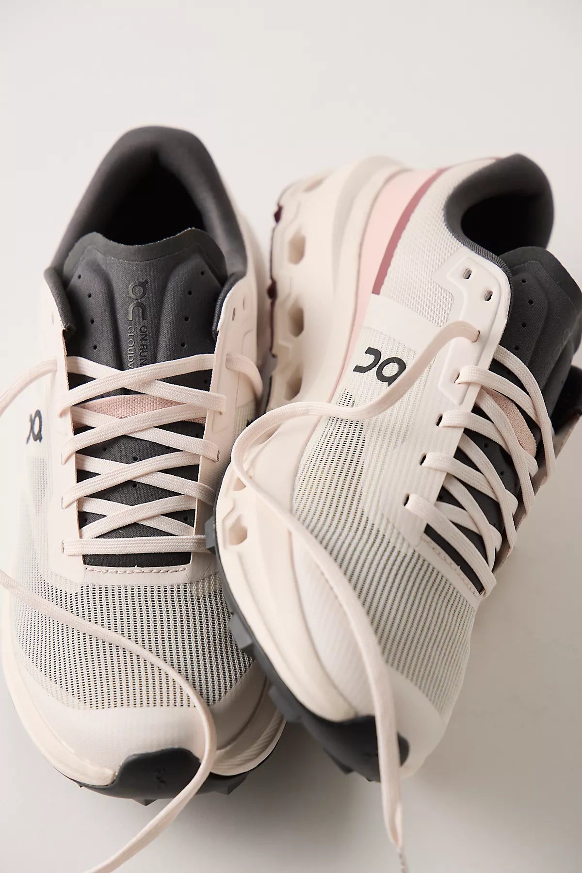 On Cloudvista 3 Sneakers