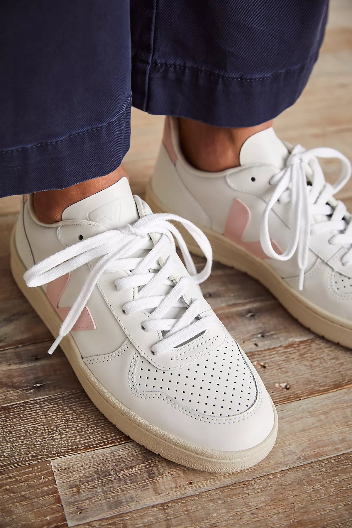 Veja V-10 Sneakers