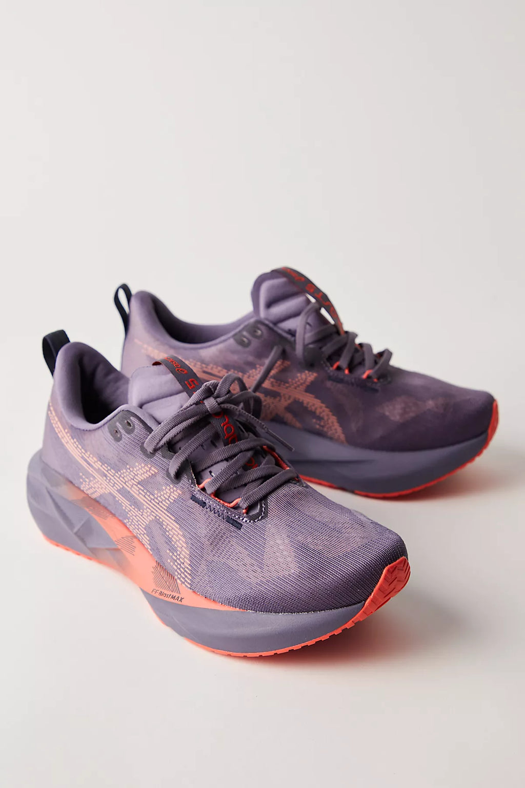 ASICS Novablast 5 Sneakers