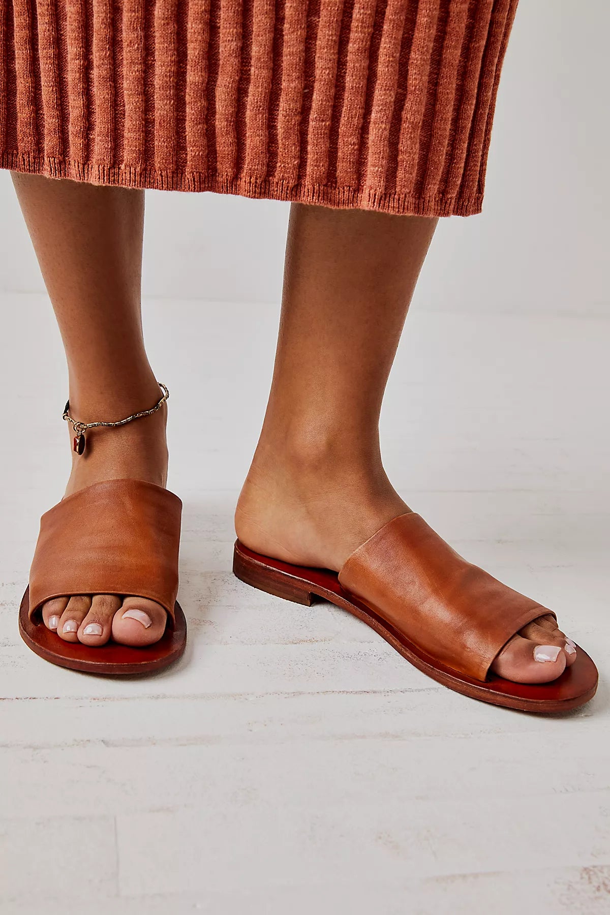 Vicente Slide Sandals