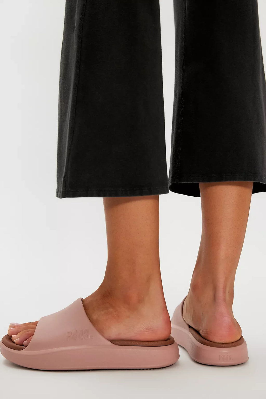 P448 Riviera Slide Sandals and Zip Cooler