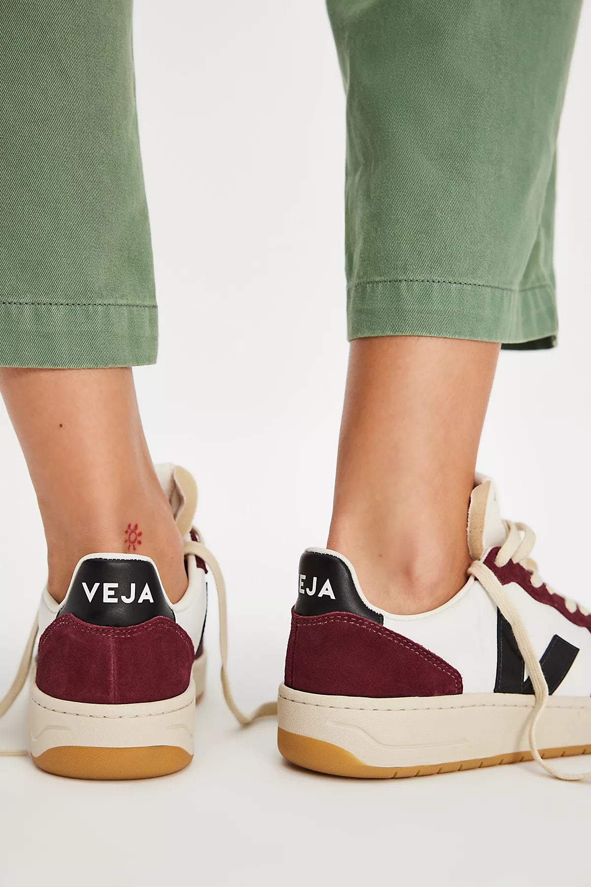 Veja V-90 Sneakers
