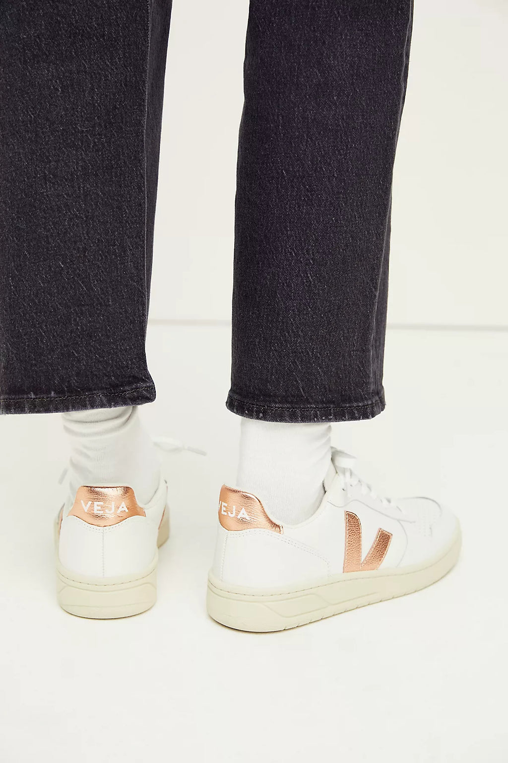 Veja V-10 Sneakers