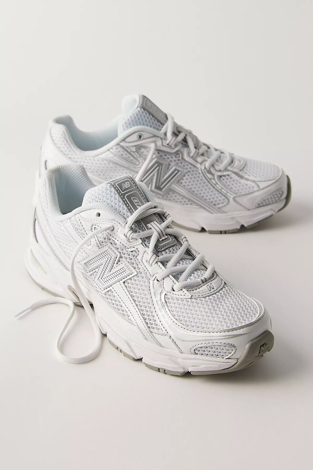 New Balance 740 Sneakers
