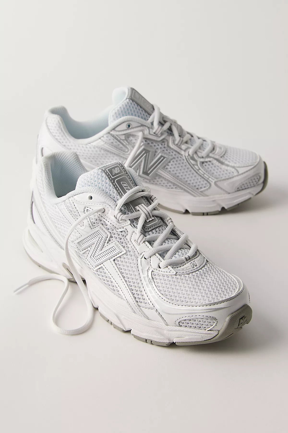 New Balance 740 Sneakers