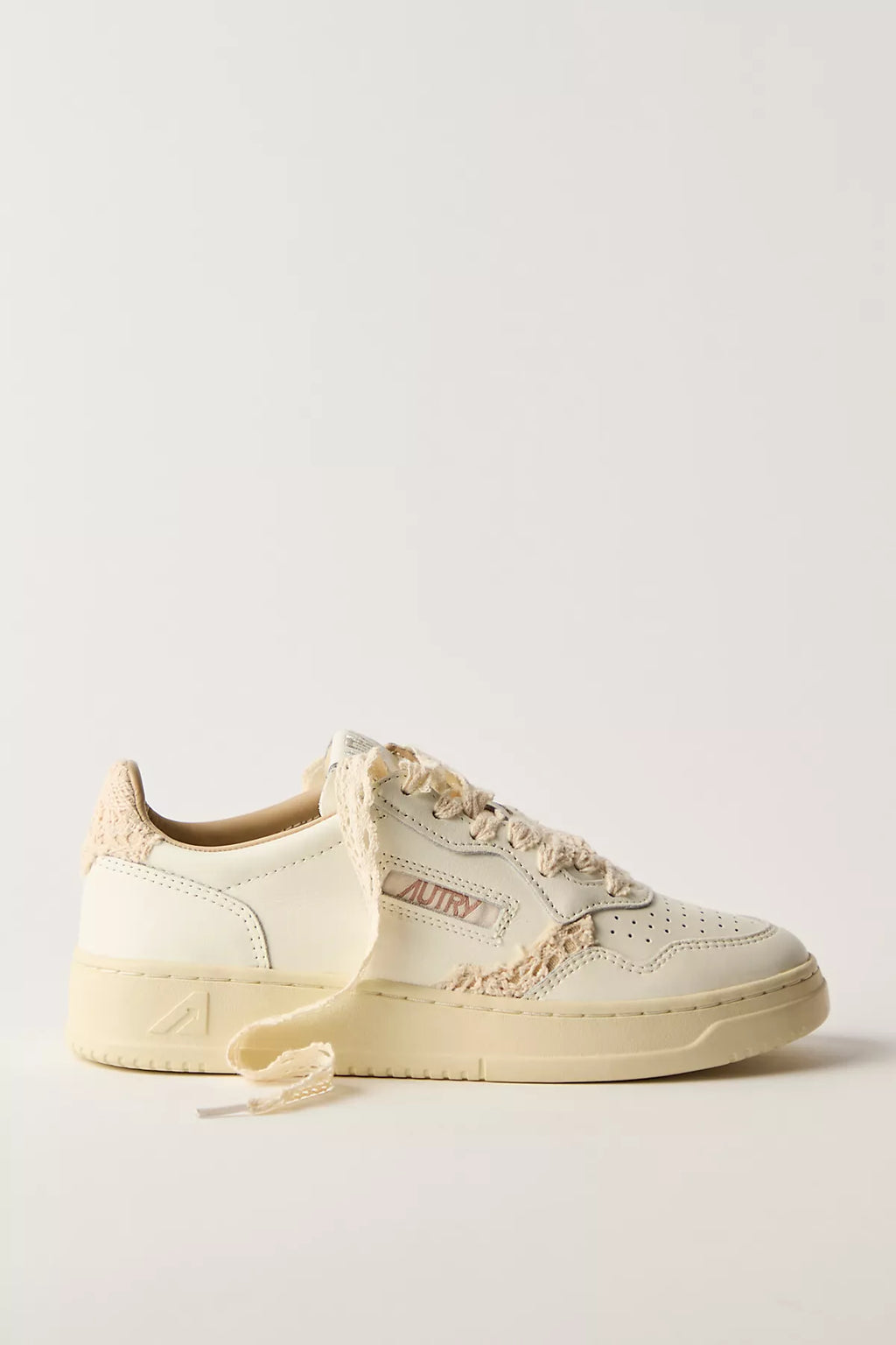 Autry Medalist Lace Low-Top Sneakers