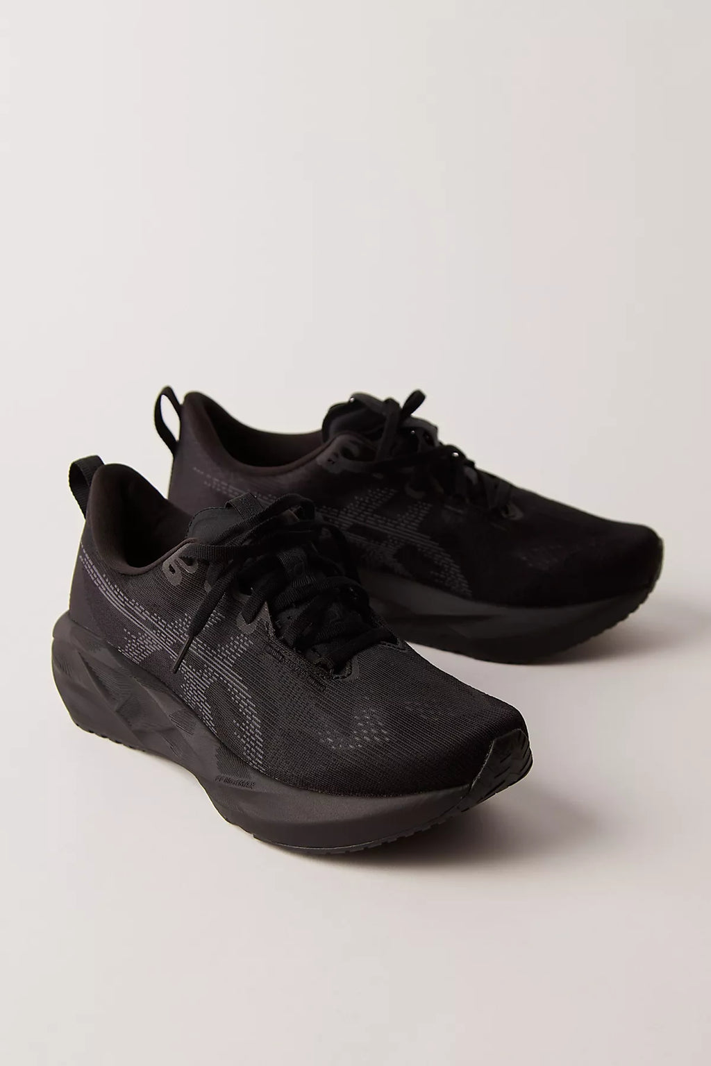 ASICS Novablast 5 Sneakers