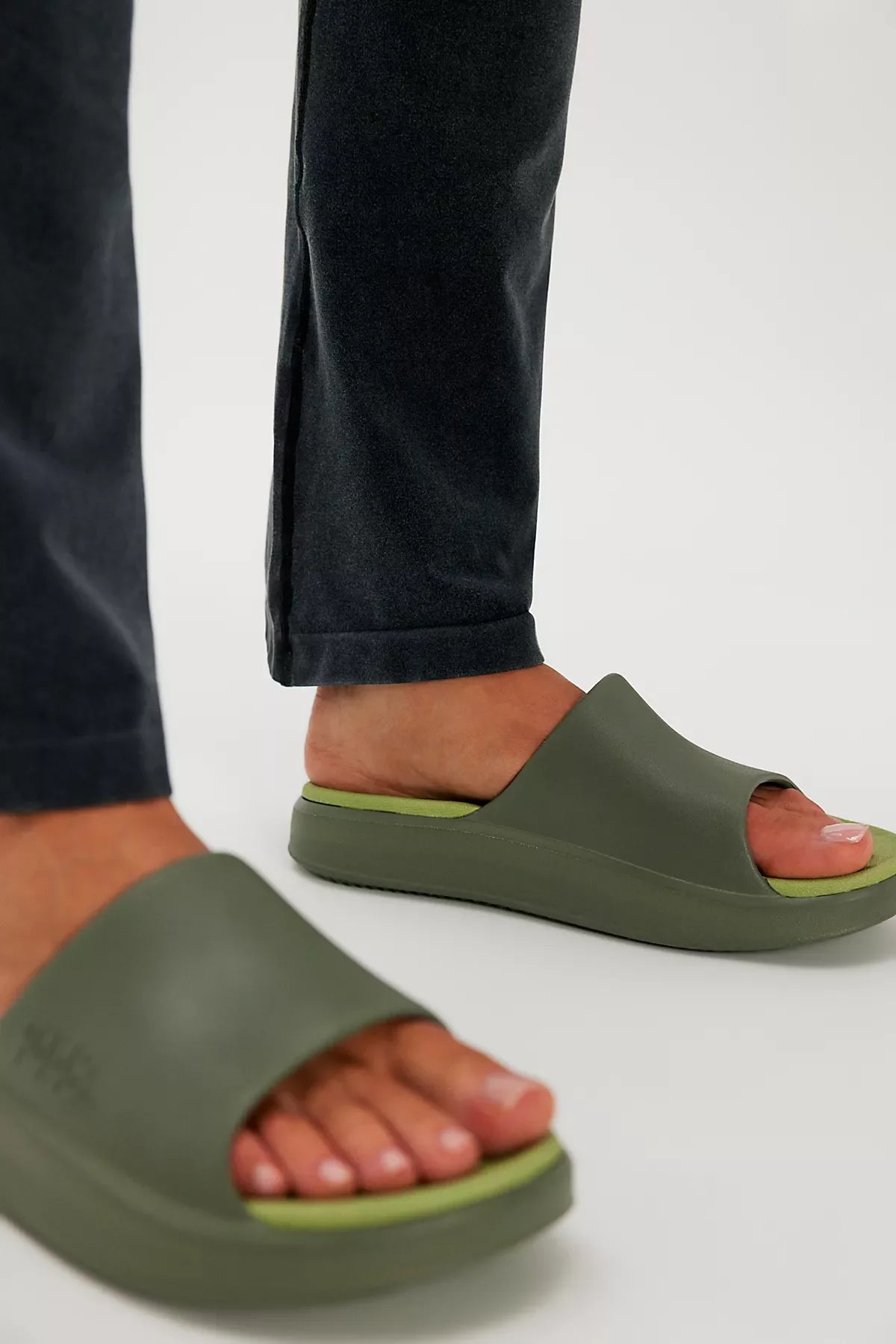 P448 Riviera Slide Sandals and Zip Cooler