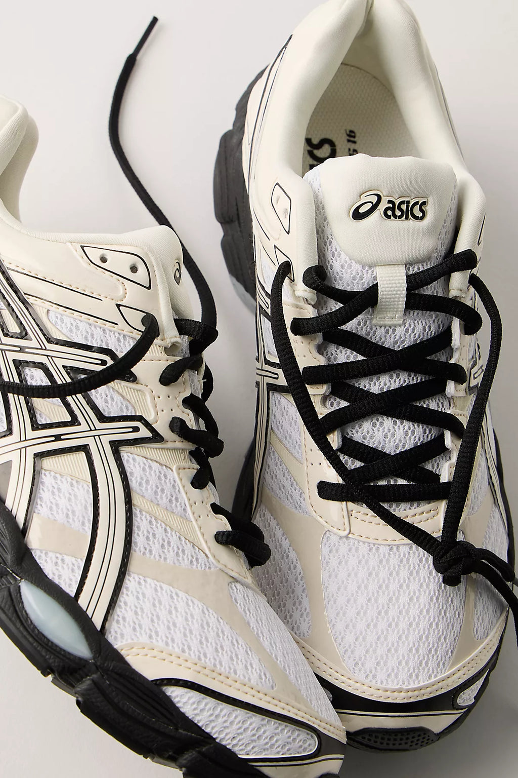 ASICS GEL-CUMULUS 16 Patent Sneakers