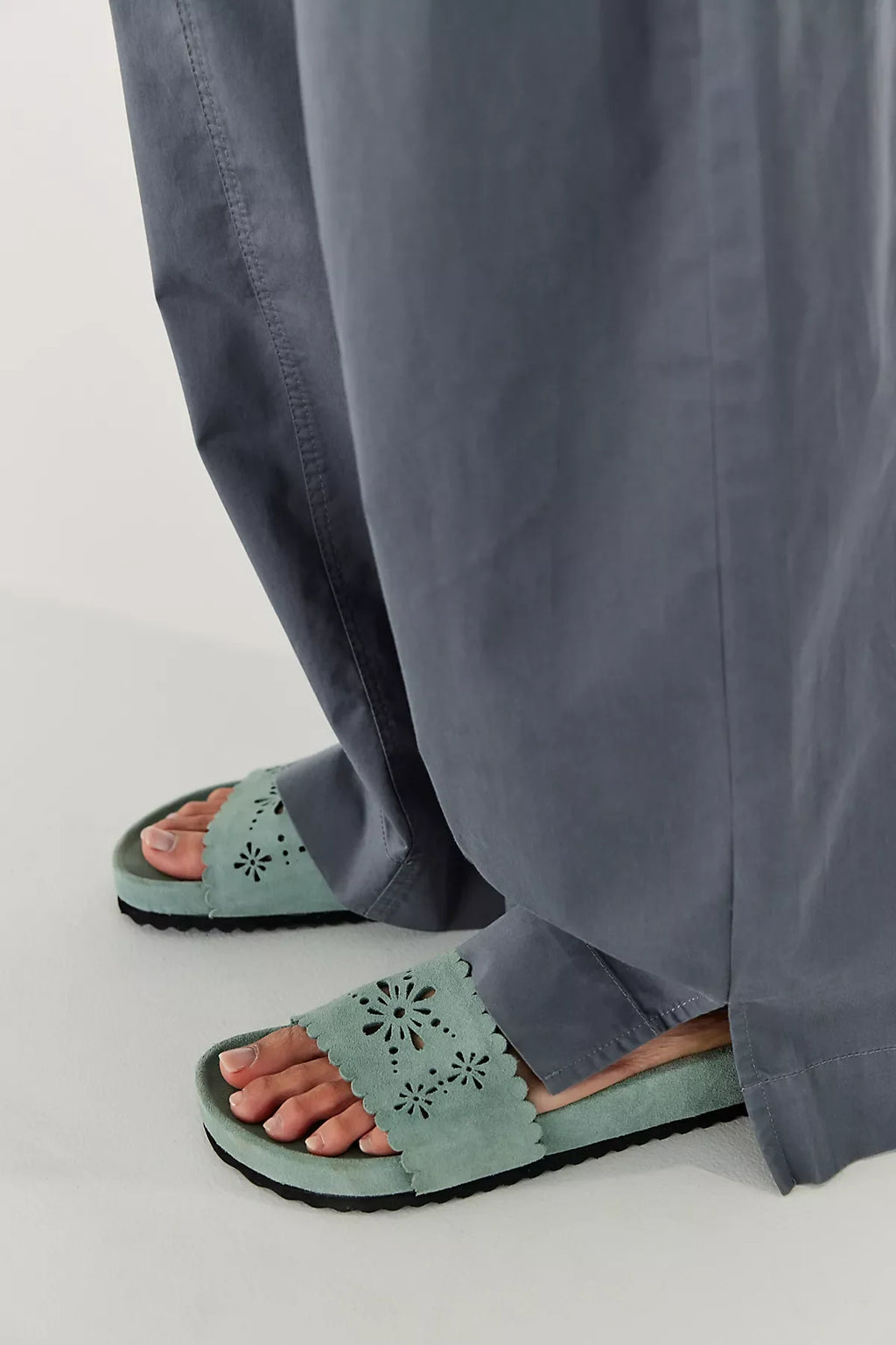 Shore Cut-Out Footbed Sandals