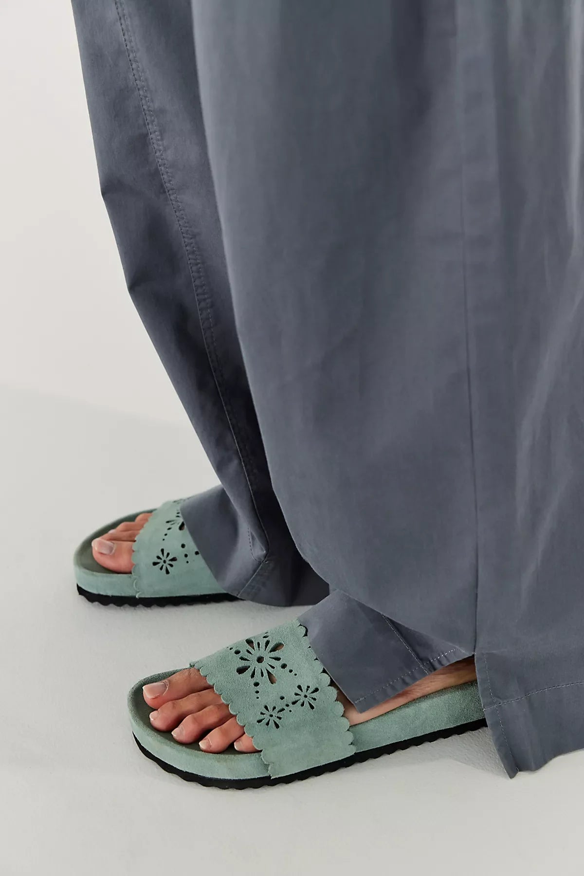 Shore Cut-Out Footbed Sandals