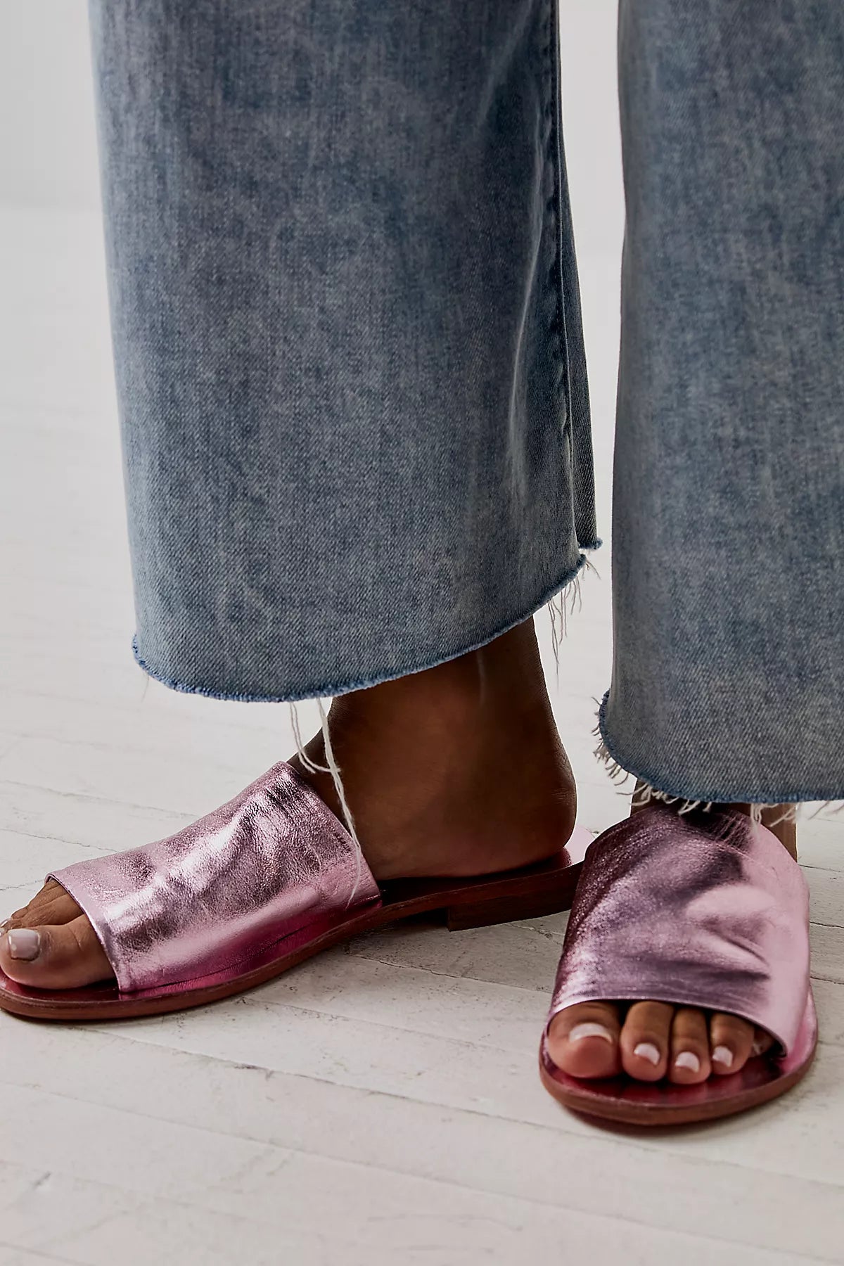 Vicente Slide Sandals