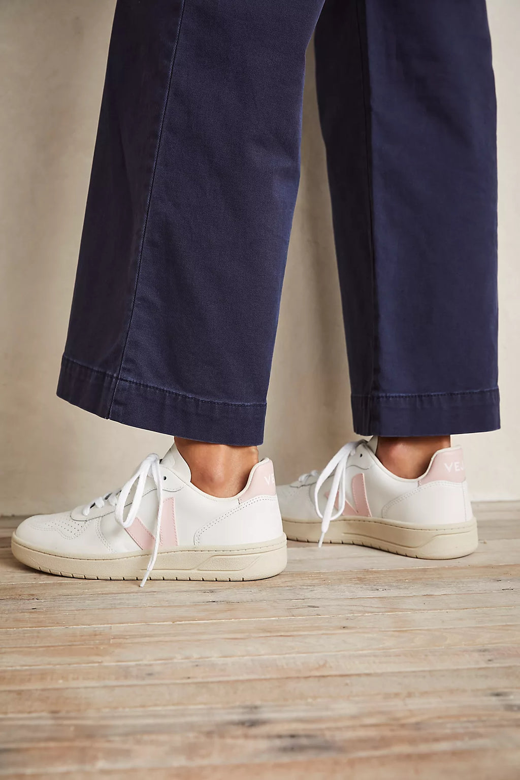 Veja V-10 Sneakers