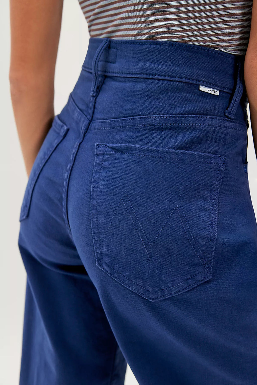 MOTHER The Lasso Sneak Jeans