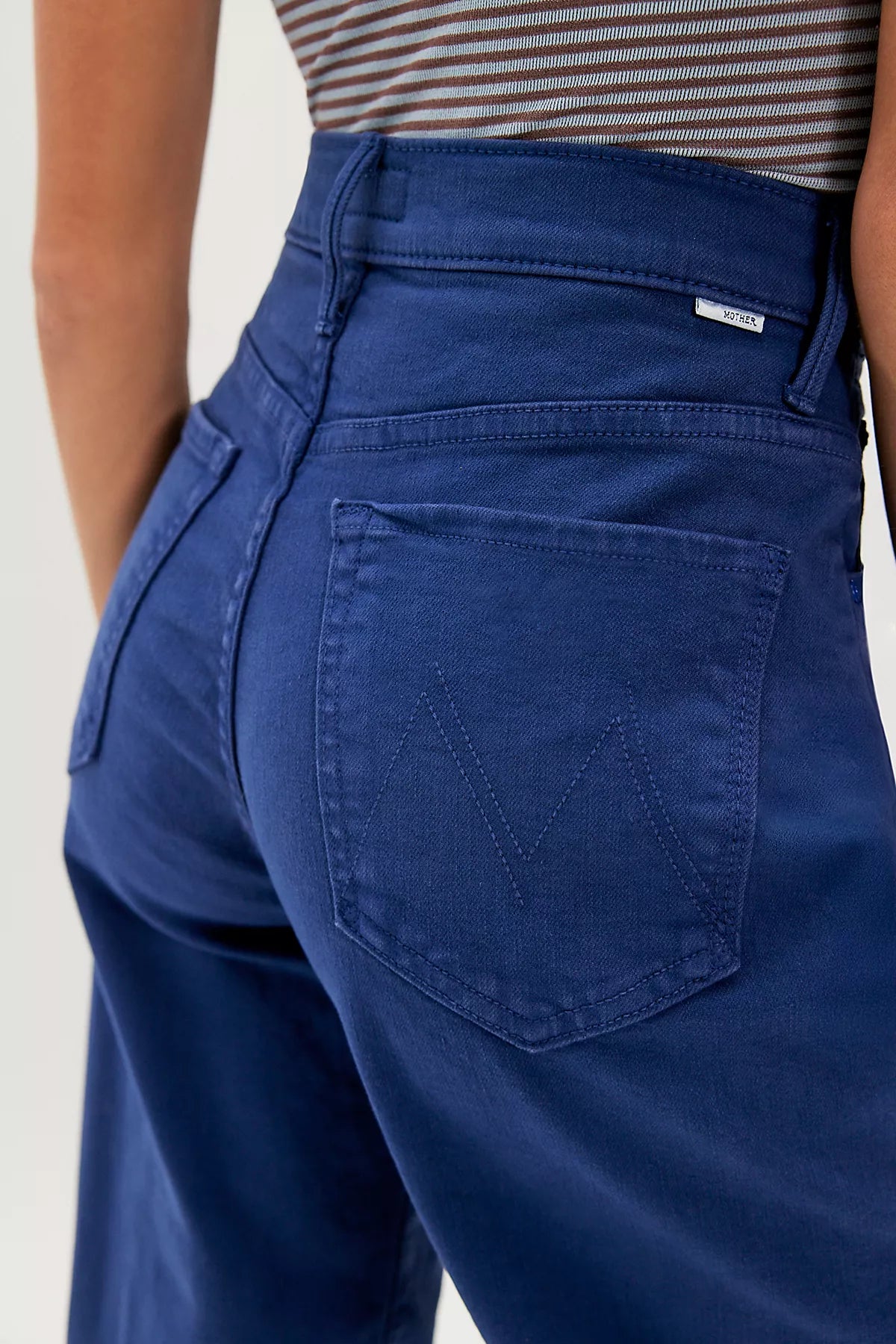 MOTHER The Lasso Sneak Jeans