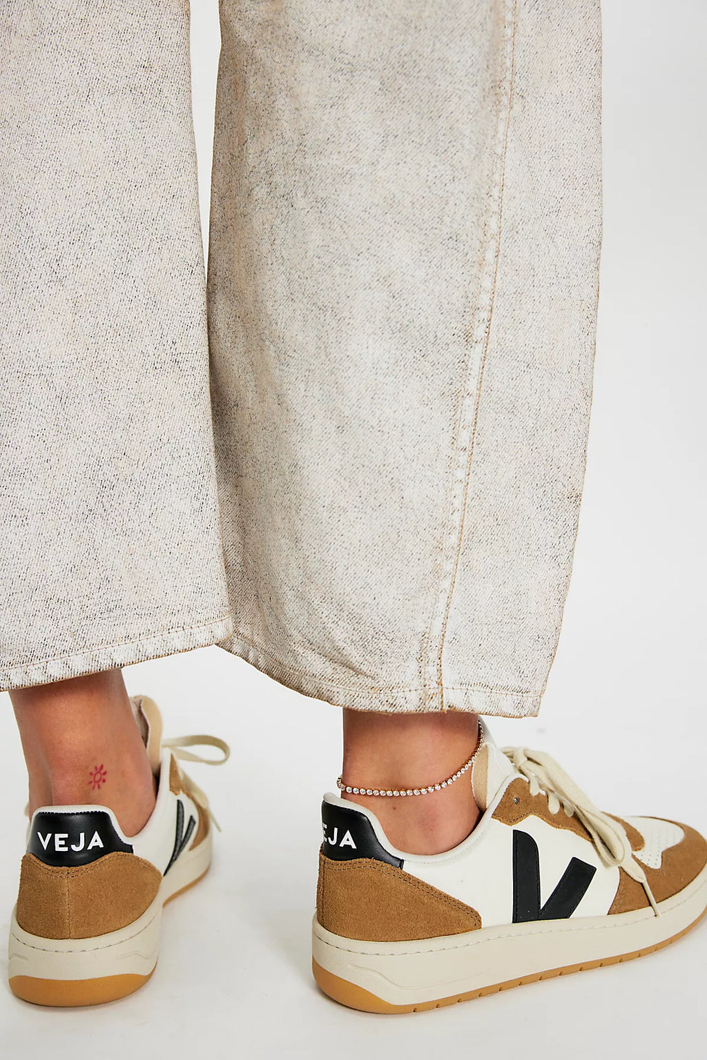 Veja V-10 Sneakers
