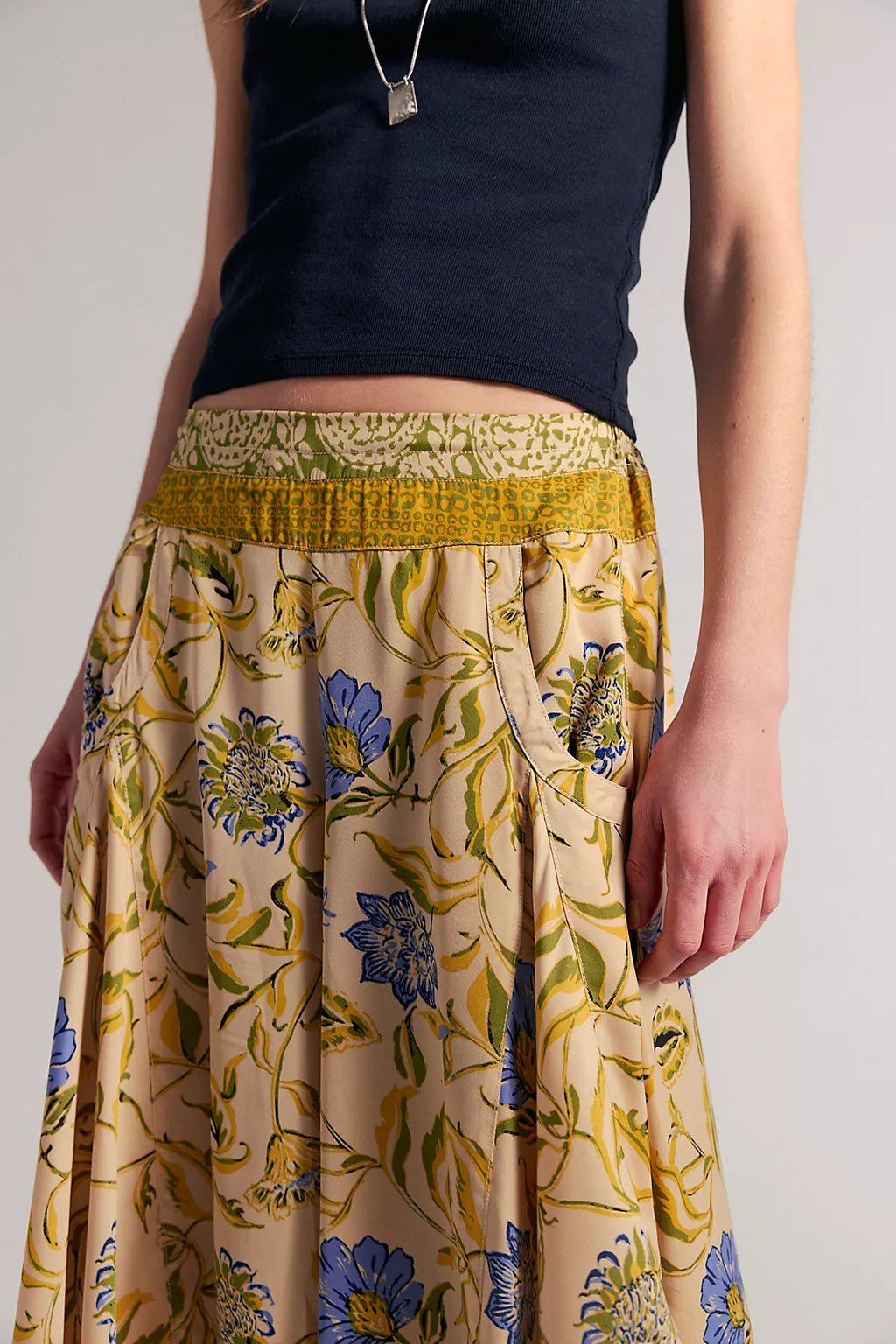Sweet Reaction Pull-On Wide-Leg Crop Pants