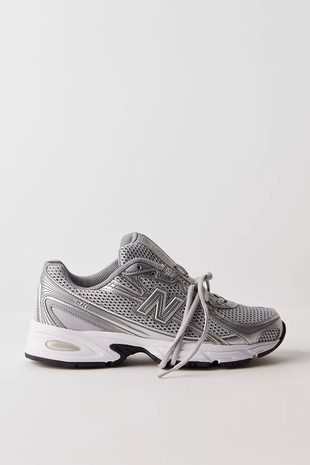 New Balance 740 Sneakers