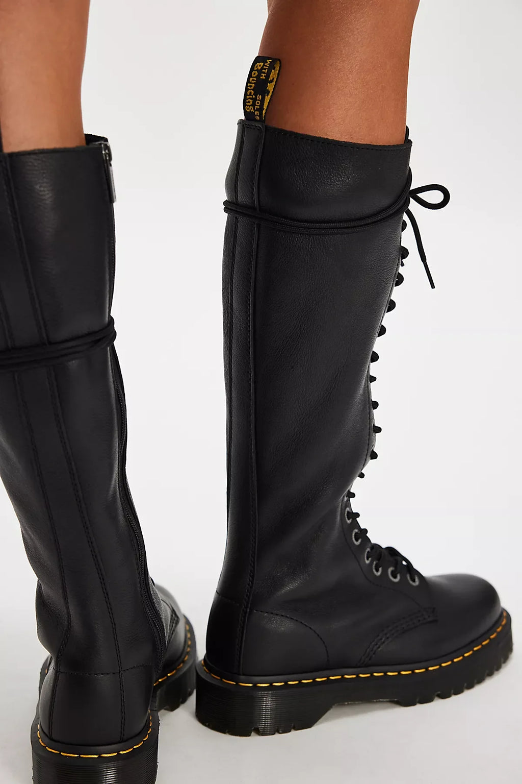 Dr. Martens 1B60 Bex Boots