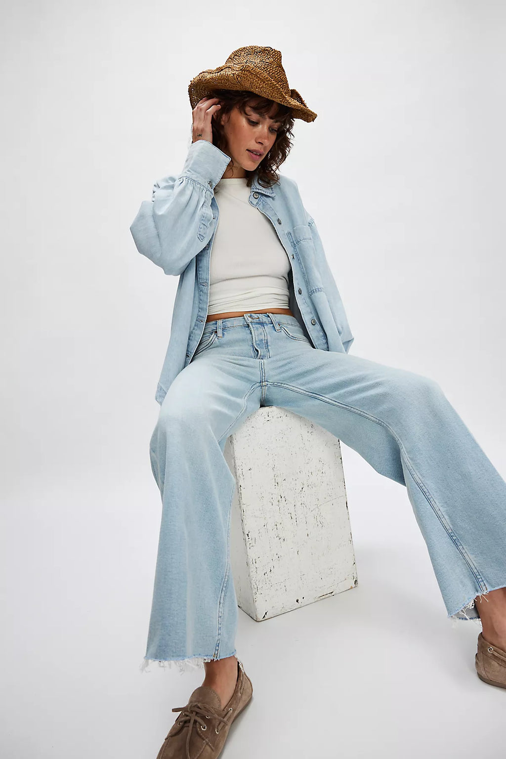 RE/DONE Mid-Rise Wide-Leg Crop Jeans