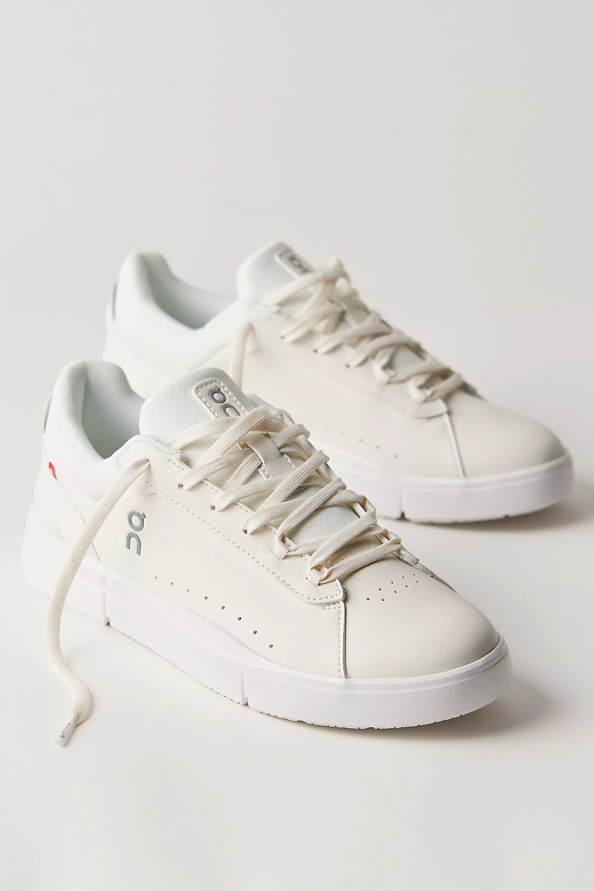 On Roger Advantage Sneakers