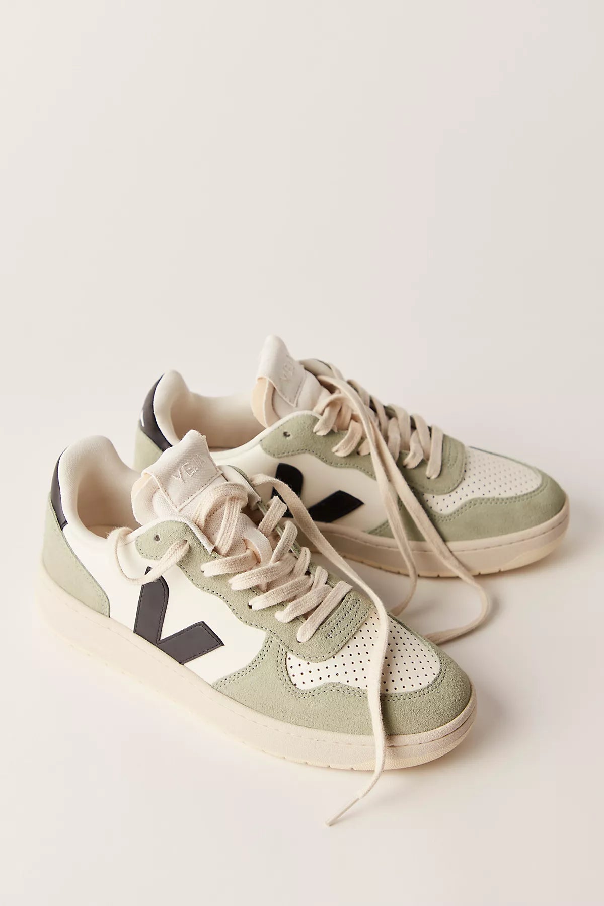 Veja V-10 Sneakers