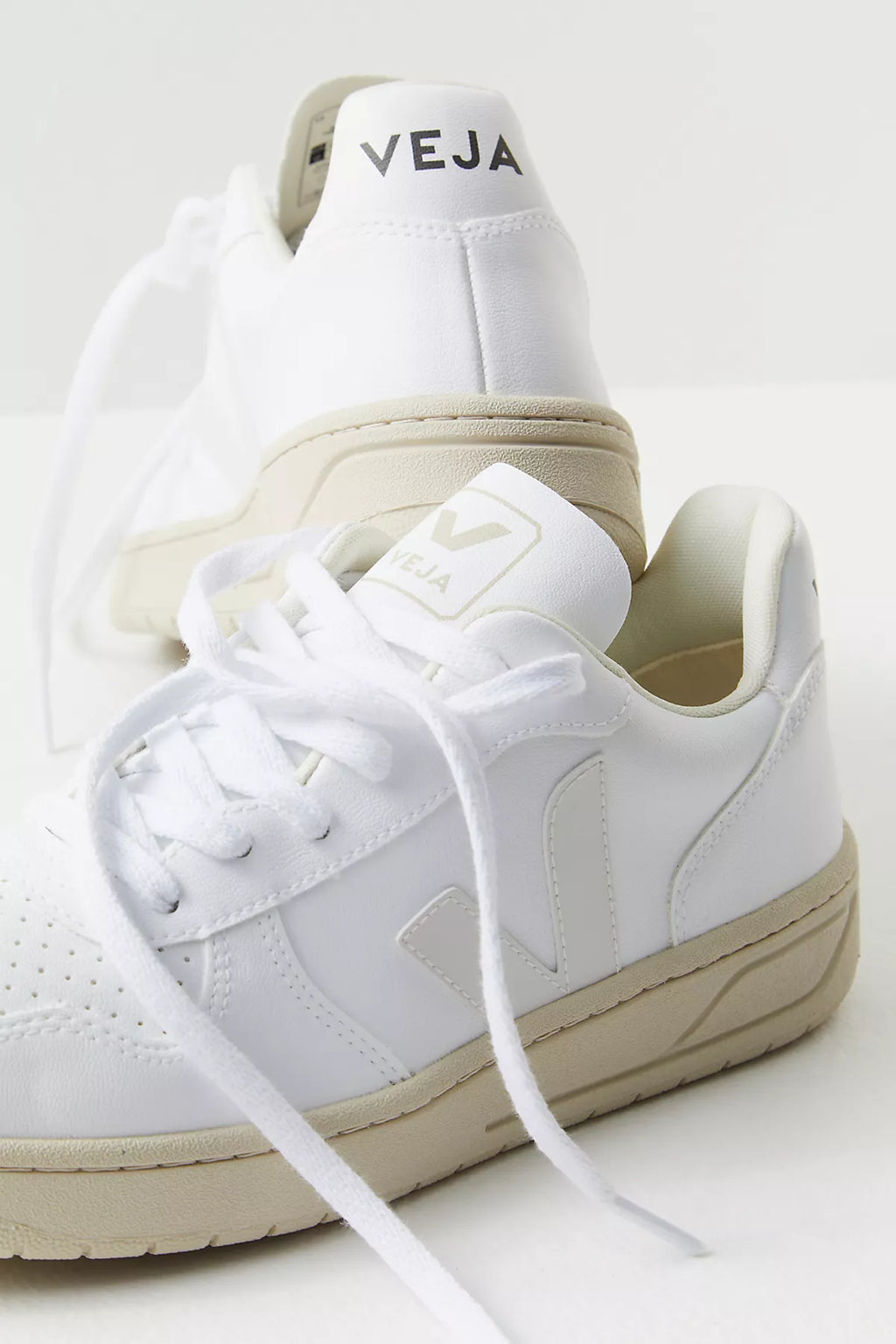 Veja V-10 Sneakers