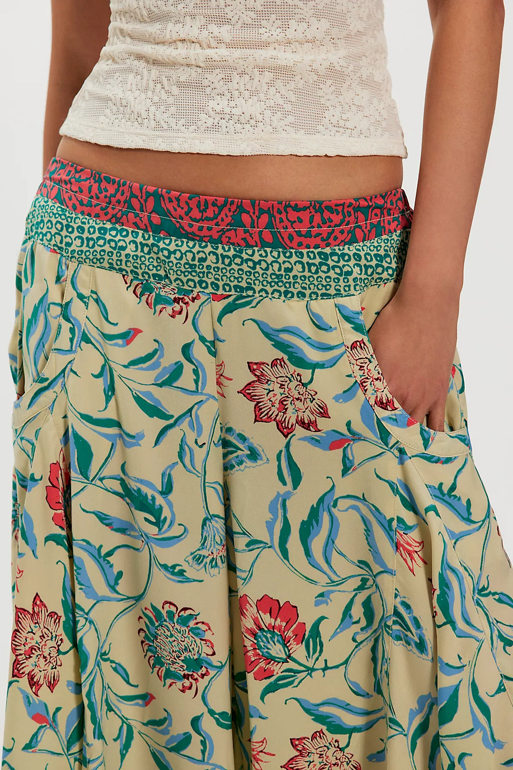 Sweet Reaction Pull-On Wide-Leg Crop Pants
