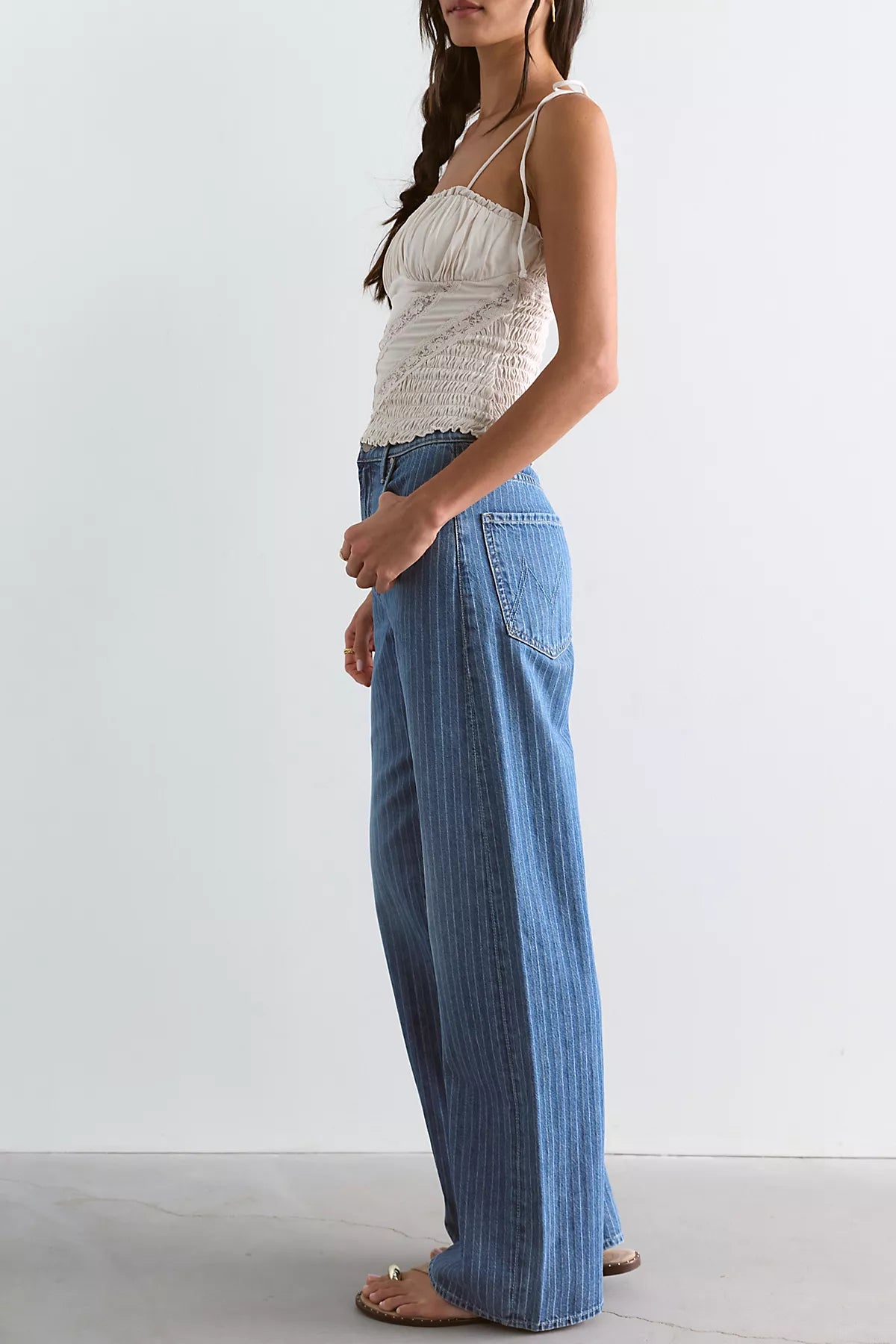 MOTHER The Lasso Sneak Jeans