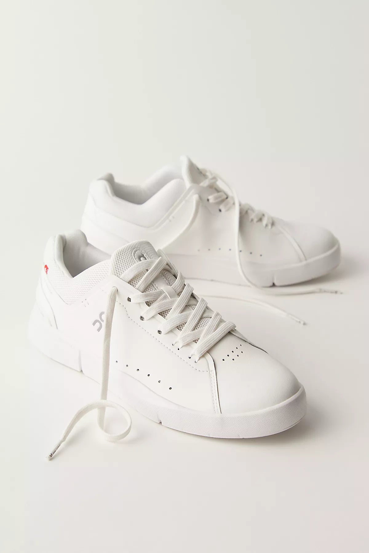 On Roger Advantage Sneakers