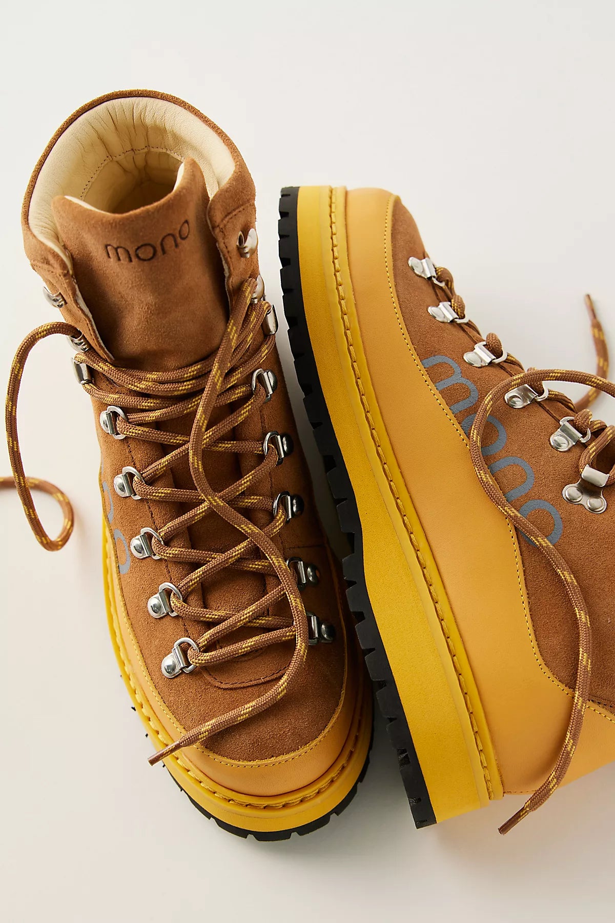 mono Vidda Hiking Boots