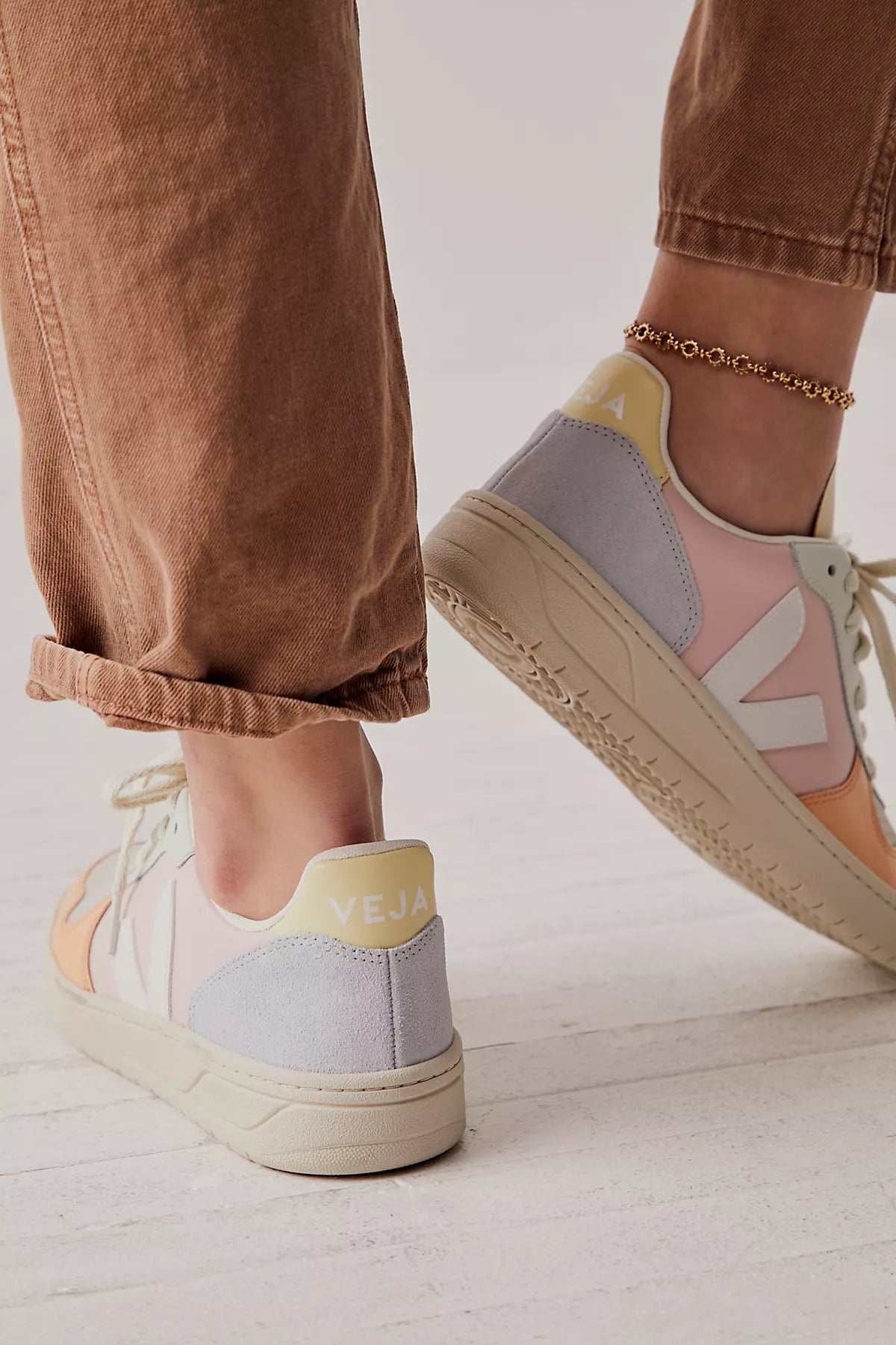 Veja V-10 Sneakers