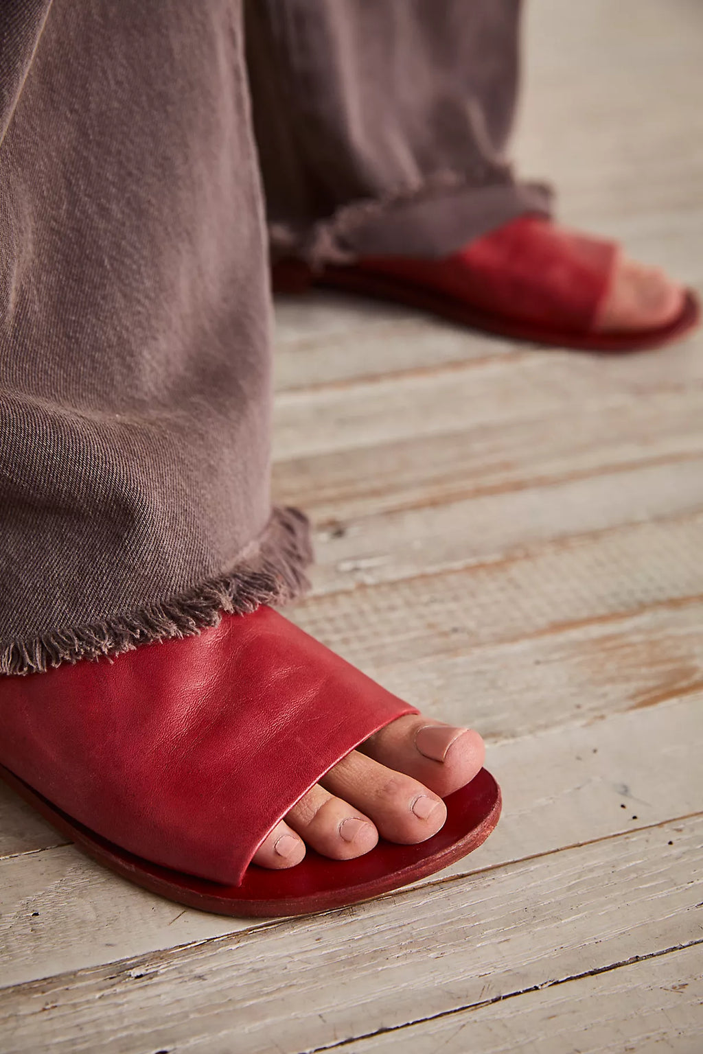 Vicente Slide Sandals