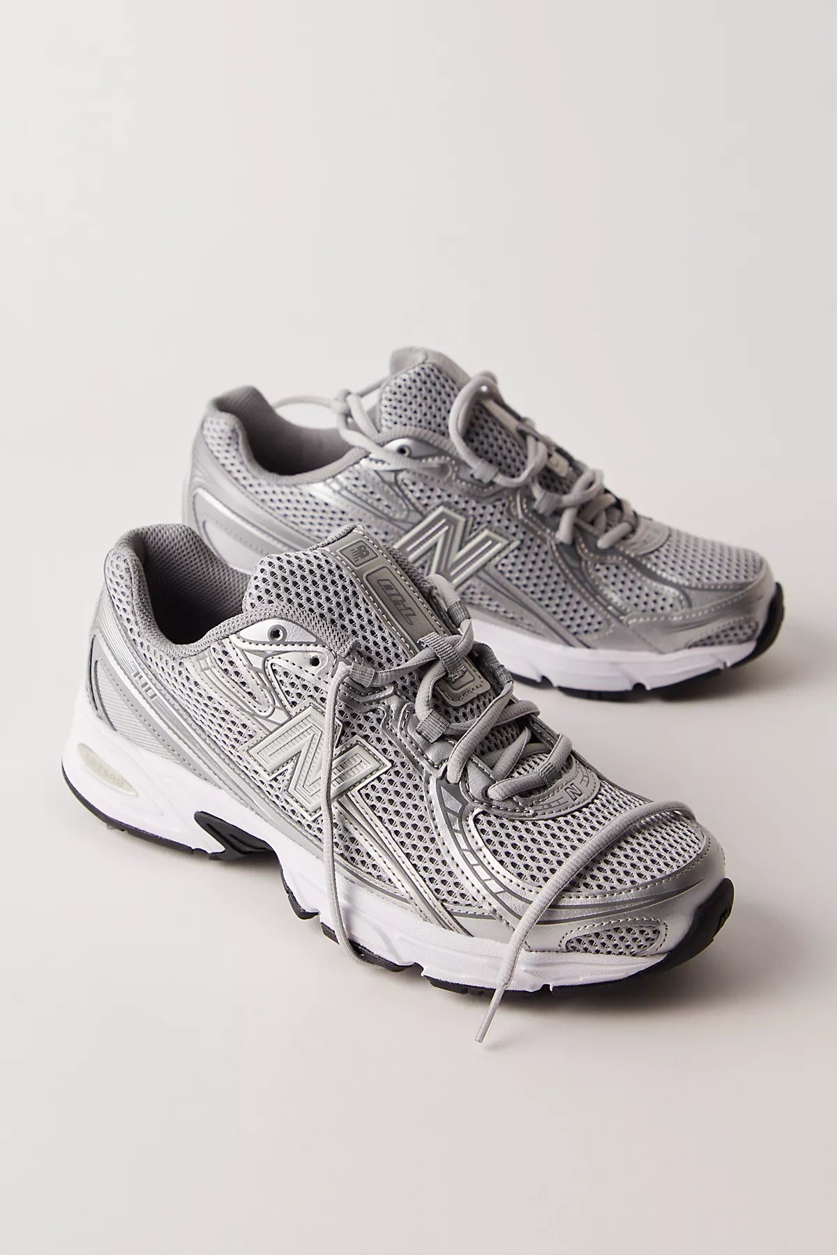 New Balance 740 Sneakers
